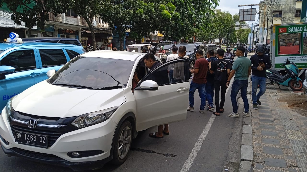 Warga Medan Resah, Debt Collector Hentikan Paksa Mobil Warga Di Tengah Jalan