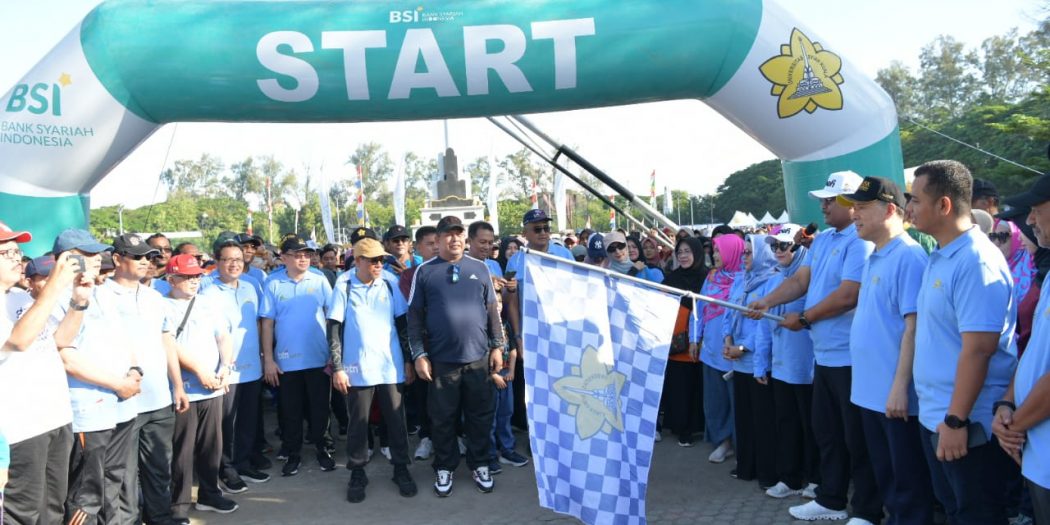 Pj Gubernur Lepas Jalan Santai Meriahkan Milad Ke-63 USK