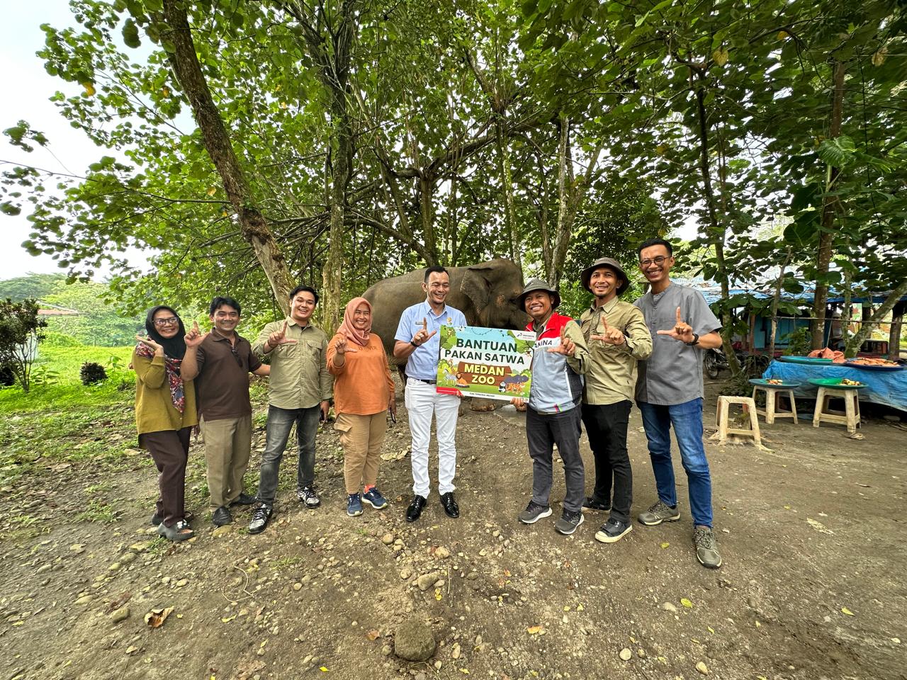 Pertamina Patra Niaga Salurkan Bantuan Pakan Satwa untuk Central Park Zoo dan Medan Zoo