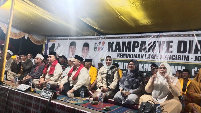 Kampanye Terbuka Di Jongar Raya, Paslon SAH Disambut Antusias Dengan Arak-arakan Obor