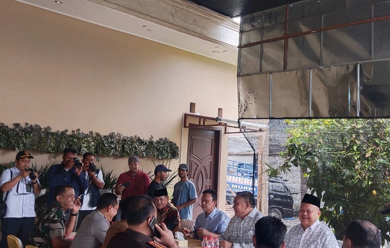 Kunjungi Posko Paslon Bupati, Pj Bupati Agara Silaturrahmi Ciptakan Pilkada Damai