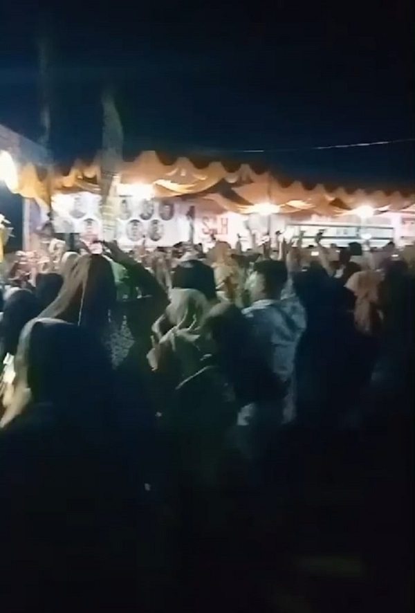 Lautan massa hadiri kampanye terbuka Paslon SAH di Desa Mamas, Kecamatan Darul Hasanah Aceh Tenggara. Waspada/Seh Muhammad Amin