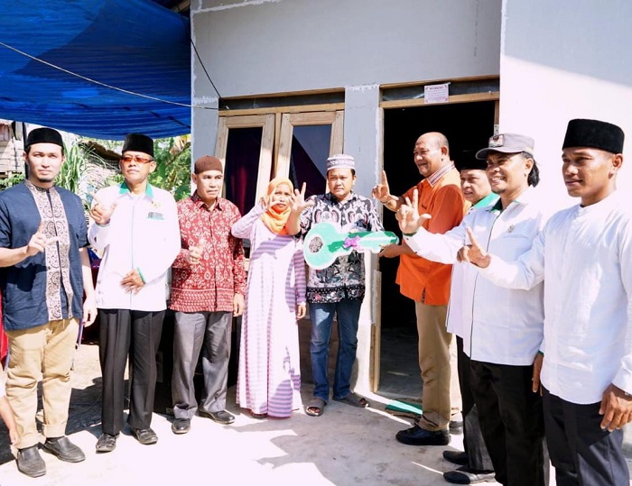 Hanya kurun dua tahun kepemimpinan Syah Afandin sebagai Plt Bupati Langkat, sebanyak 1.836 unit rumah warga kurang mampu di Kabupaten Langkat, sudah diperbaiki lewat bedah rumah. Waspada/Ist