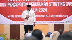 Pj. Gubernur Aceh, Safrizal ZA, saat memberi sambutan sekaligus membuka Kegiatan Review Program Bangga Kencana dan Percepatan Penurunan Stunting (PPS) Tahun 2024, di Hotel Permatahati, Banda Aceh, Rabu (6/11). (Waspada/Zafrullah)