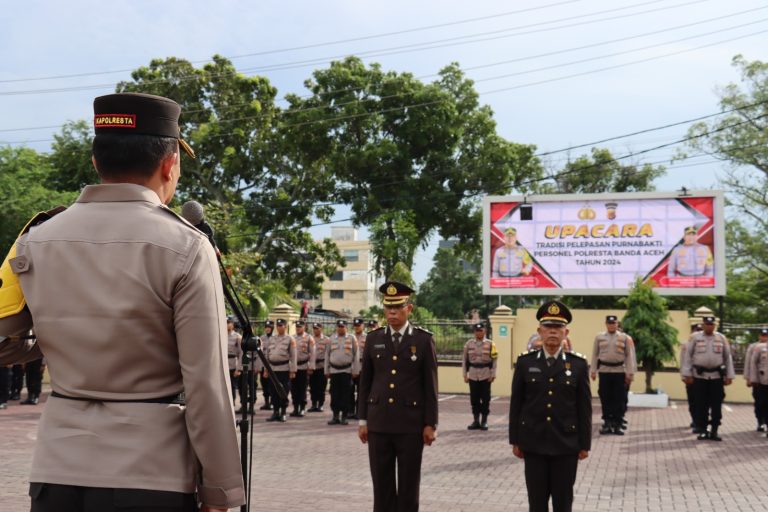 Kapolresta Banda Aceh Pimpin Upacara Purna Bhakti Empat Personelnya