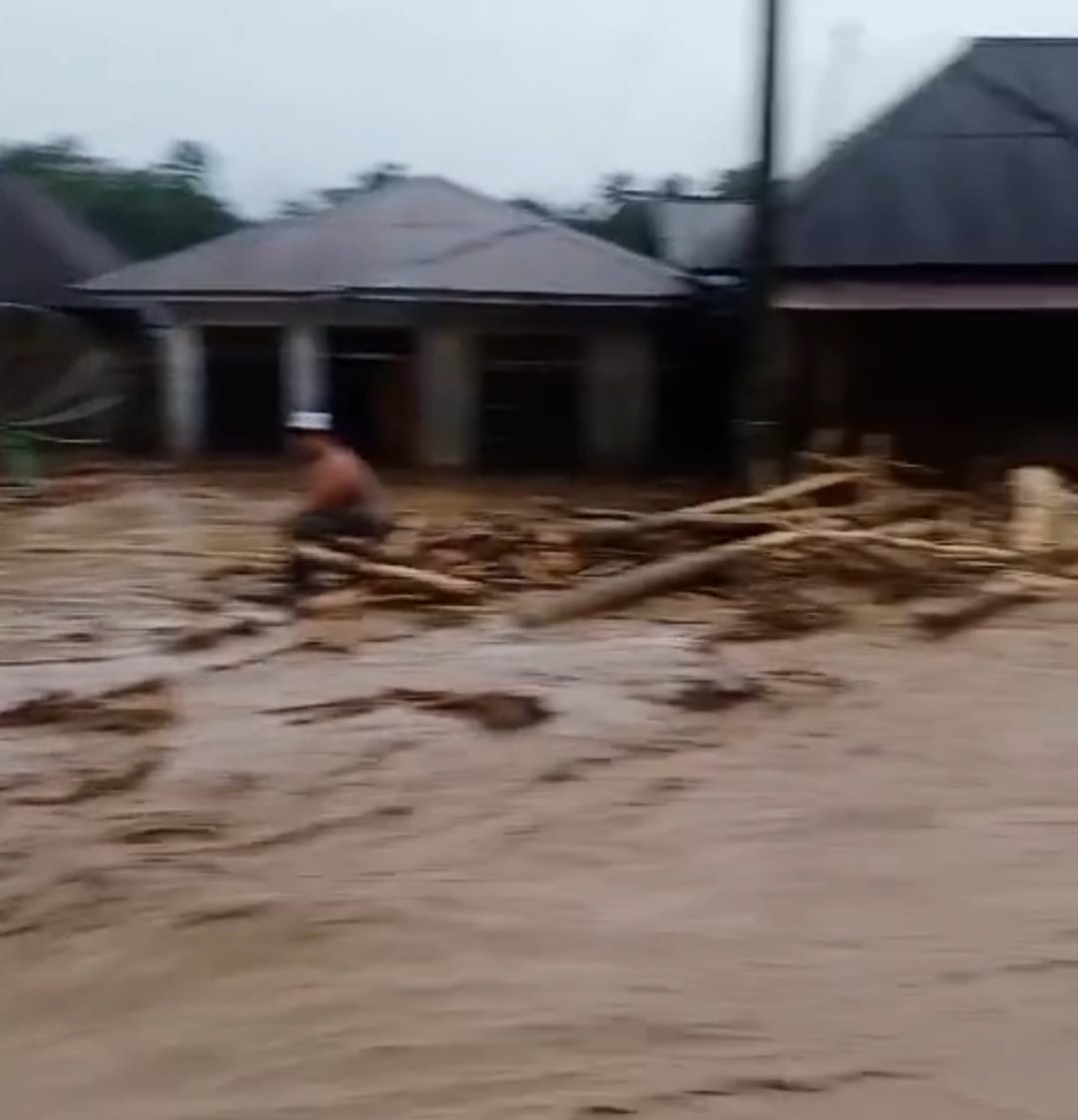 Kota Tua Tapanuli Selatan Diterjang Banjir Bandang