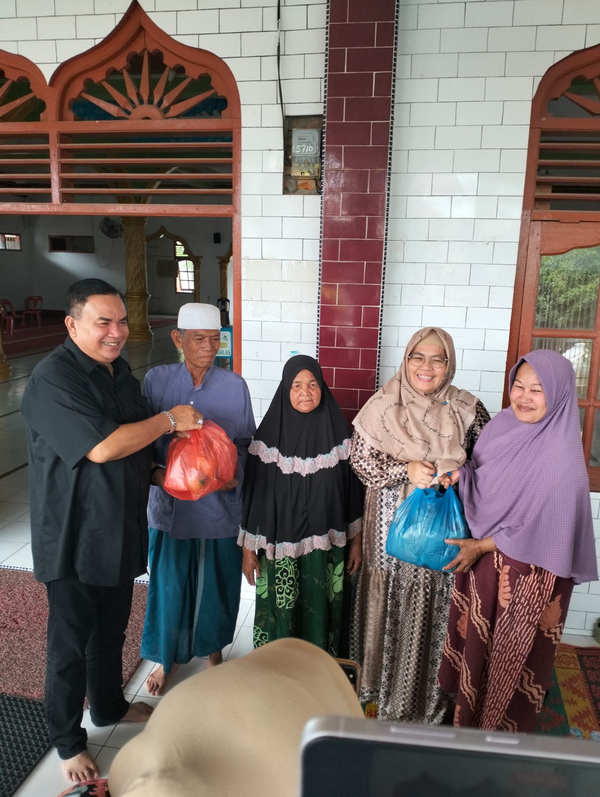 Lawe Bulan Terendam Banjir, Bupati Agara Terpilih Bantu Warga Terdampak