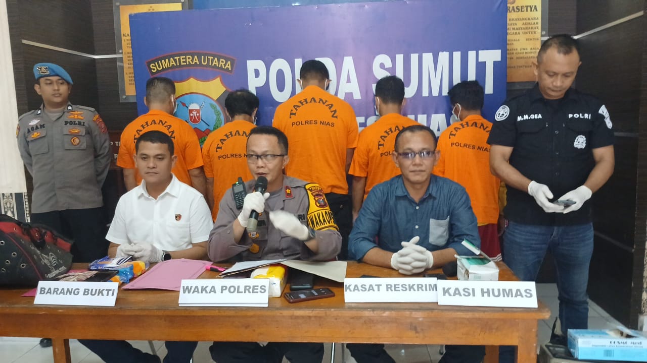 Mantan Anggota DPRD Nisbar Ditangkap Judi Sabung Ayam