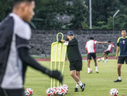 Timnas Sarat Beban Lawan Filipina