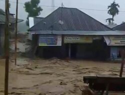 Banjir Bandang Tapsel, Luapan Aek Parlayanan ‘Terobos’ Rumah Warga Bintuju