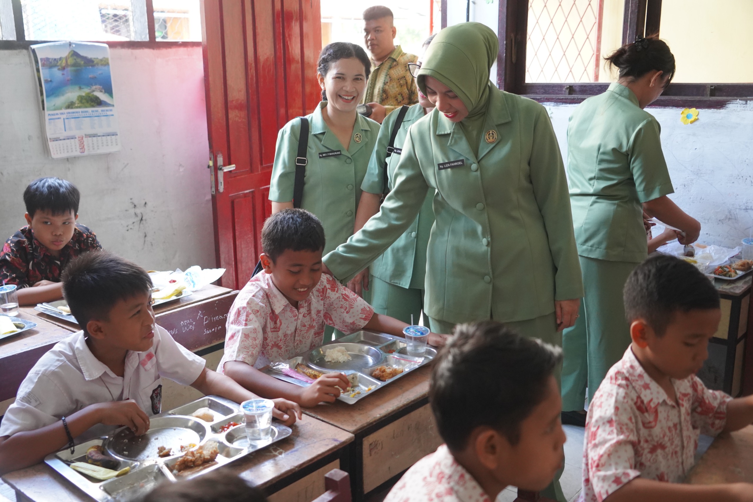 Korem 022/PT Gelar Makan Siang Bergizi Di SDN 122345 Pematangsiantar