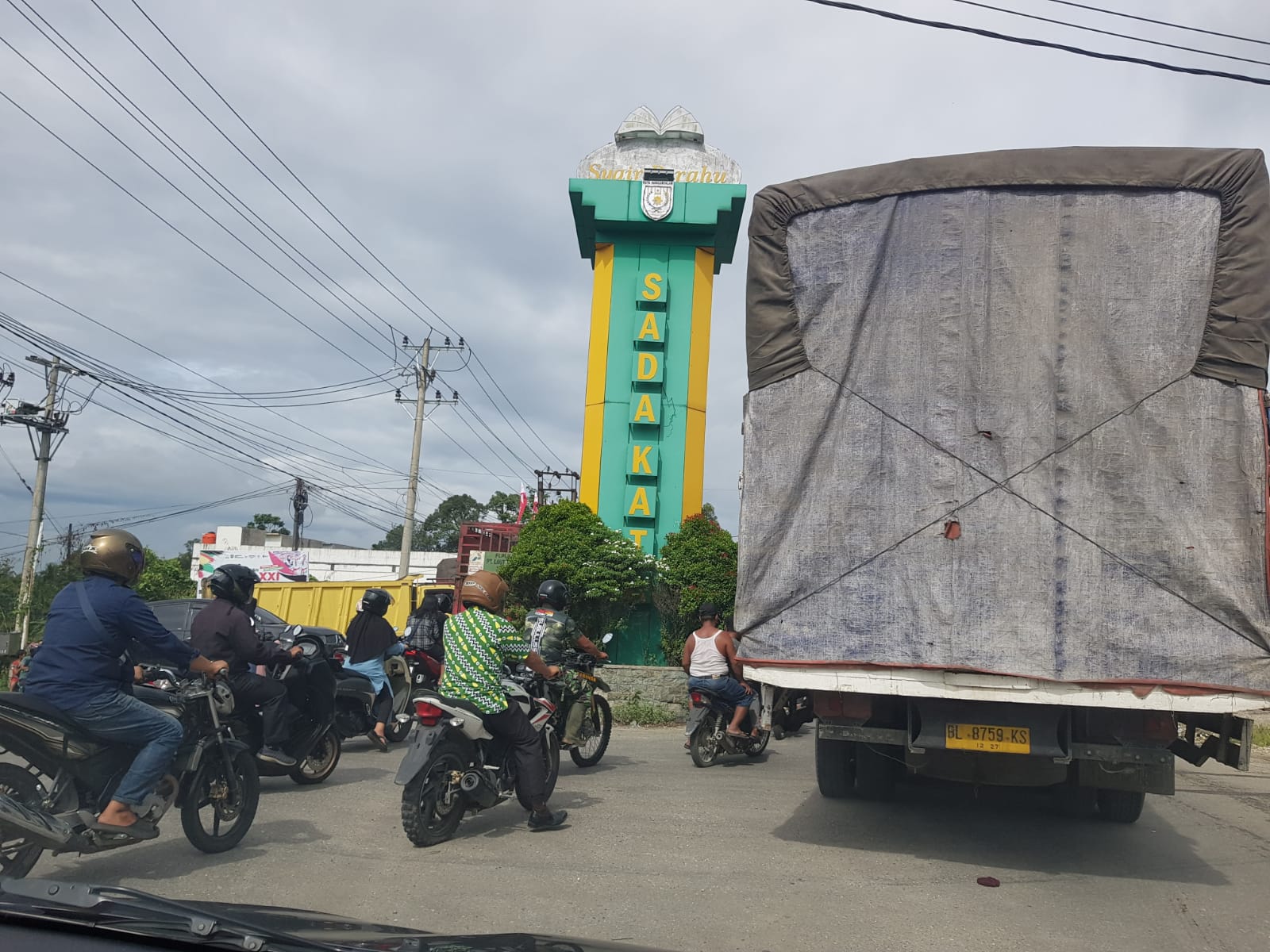 Kepadatan Dan Antrean Panjang Di SPBU Kasman