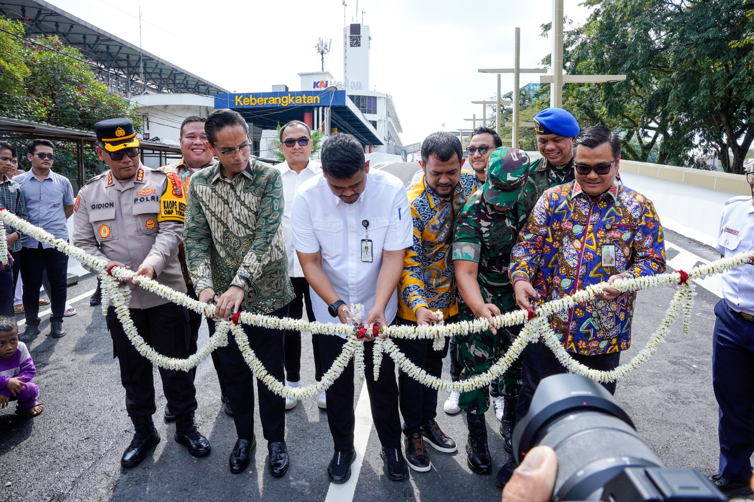 Bobby Nasution Resmikan Overpass Jalan Stasiun, Urai Kemacetan Dan Permudah Akses Penumpang KAI