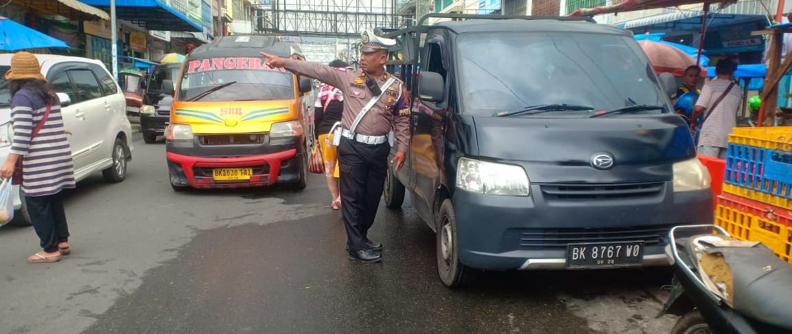 Selama Ops Lilin Toba, Polres P. Siantar Turunkan Tim Urai Kemacetan