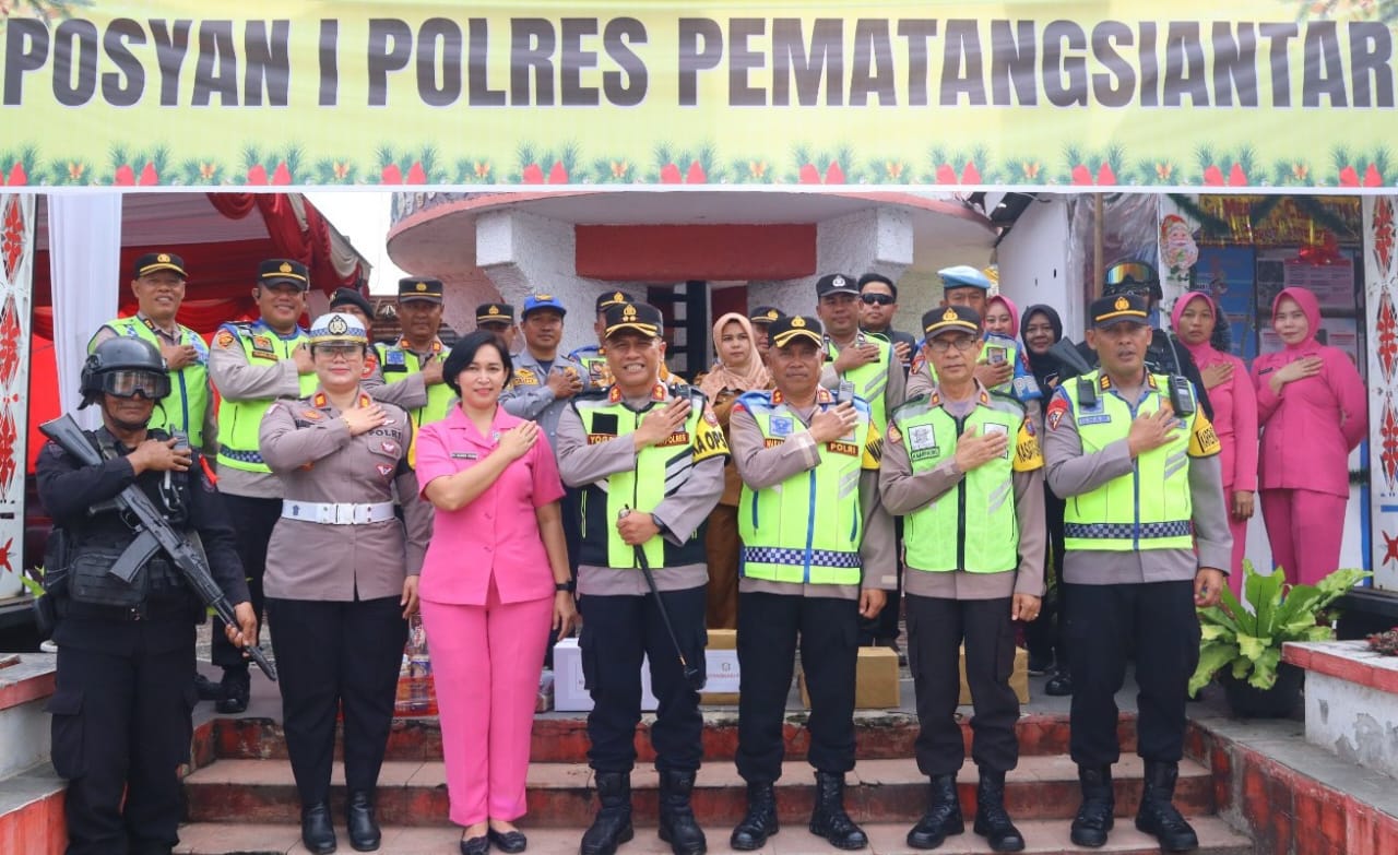 Kapolres P.Siantar Berikan Bingkisan Natal Di Posyan Dan Pospam