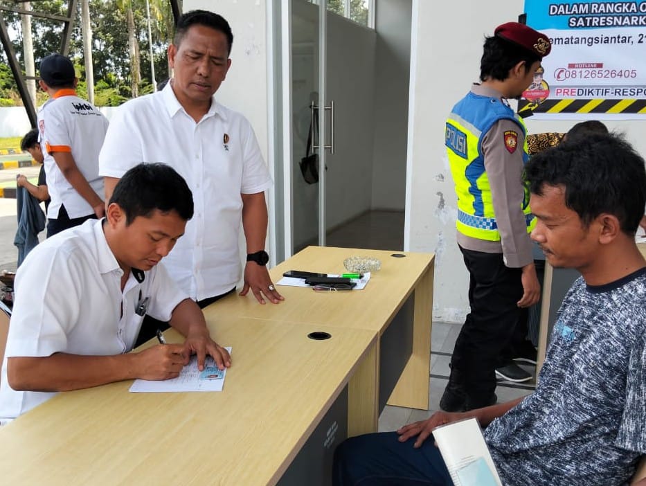 Polres Pematangsiantar Lakukan Tes Urine Kepada Awak Angkutan Darat