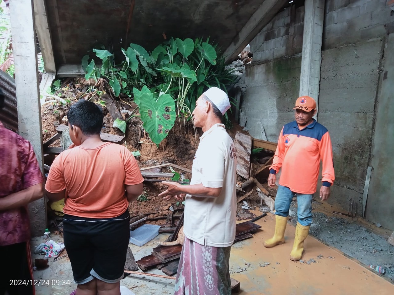 Tertimbun Longsor, 6 Rumah Di Abdya Rusak Parah