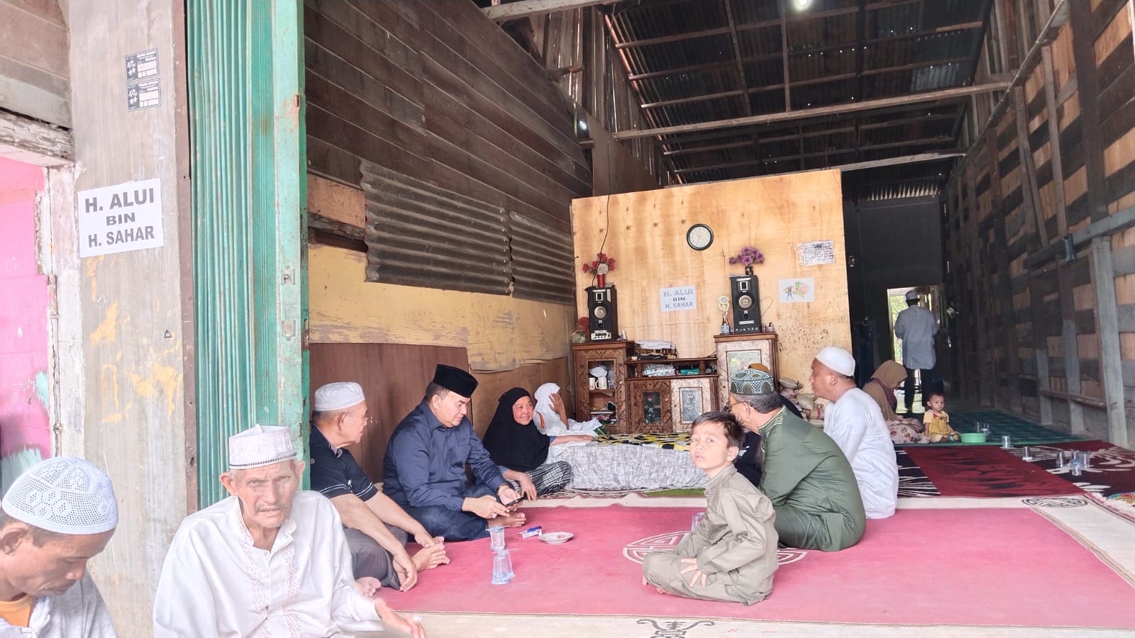 Salim Fakhry Melayat Ke Rumah Duka Almarhum H. Alui Bin H. Sabar