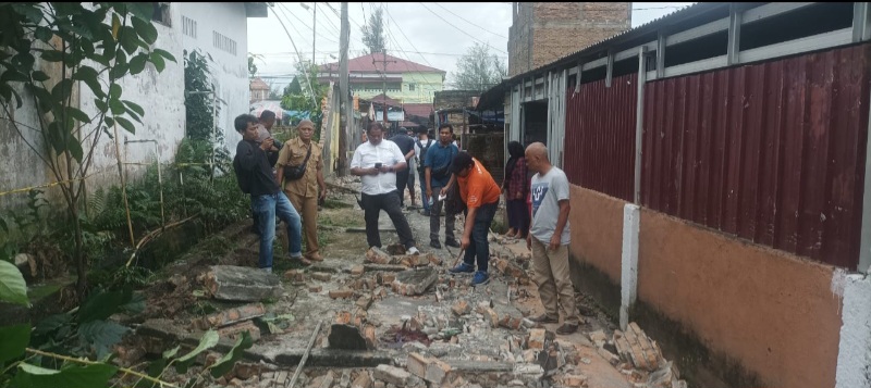 Tertimpa Tembok SPBU, Ibu Kritis, Dua Putrinya Tewas Di Pancurbatu