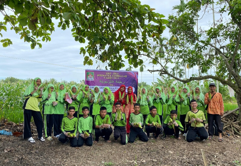 Siswa SMP Islam Terpadu Yayasan Hikmatul Fadhillah Rihlah Ke Kebun