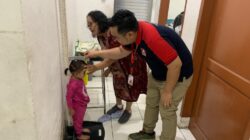 Alfamidi kembali menunjukkan komitmennya mendukung kesehatan masyarakat melalui penyerahan bantuan 1.800 butir telur kepada 30 anak dalam program penanggulangan stunting tahap kedua yang diselenggarakan oleh Pemerintah Kota Medan. Waspada/ist