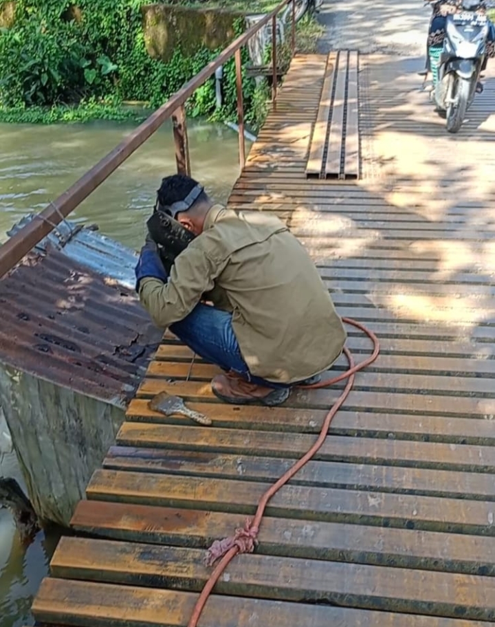 Rehab Jembatan Penghubung, Warga Berterima Kasih Pada PT. KIP