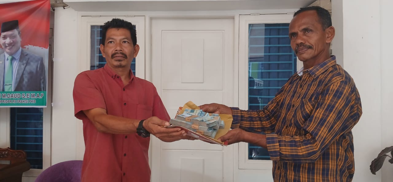 HRD Tepati Janji Serahkan Rp50 Juta Kepada Penangkap Pelaku Money Politics