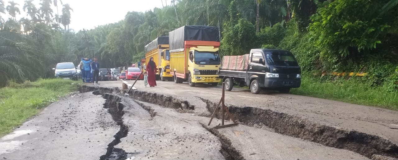 Jalan Bireuen-Takengon Longsor