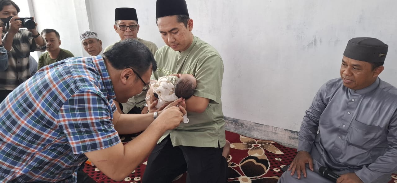 Asri Ludin Tambunan Shalat Jumat Di Masjid Bersejarah; Masjid Jami' Beringin