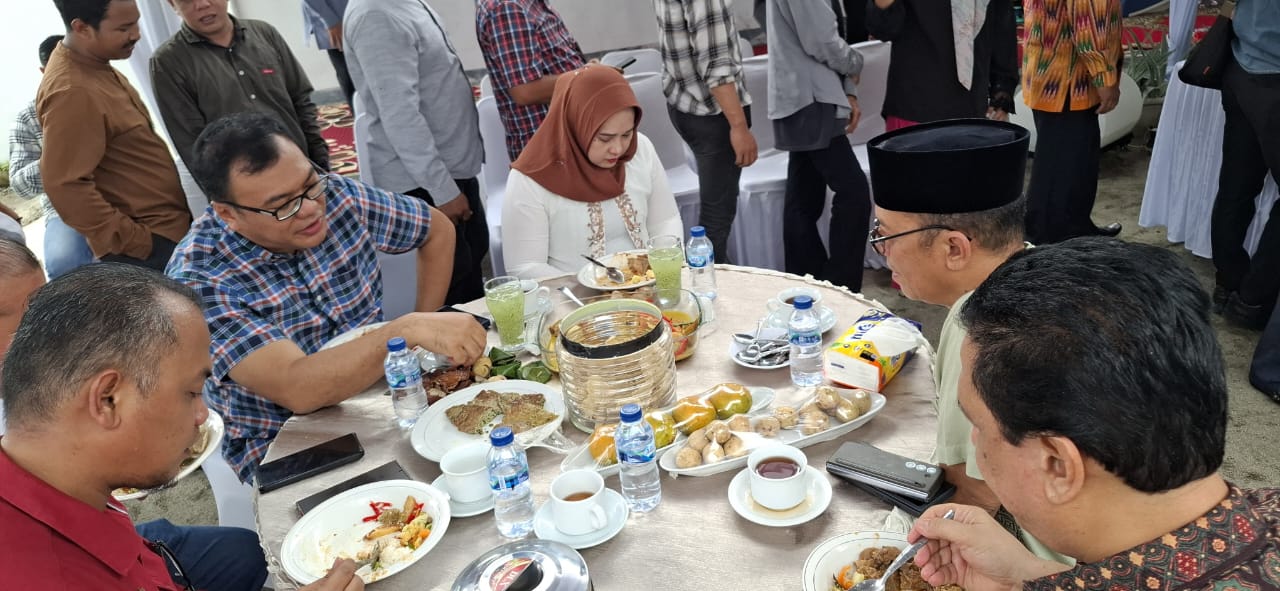 Asri Ludin Tambunan Shalat Jumat Di Masjid Bersejarah; Masjid Jami' Beringin