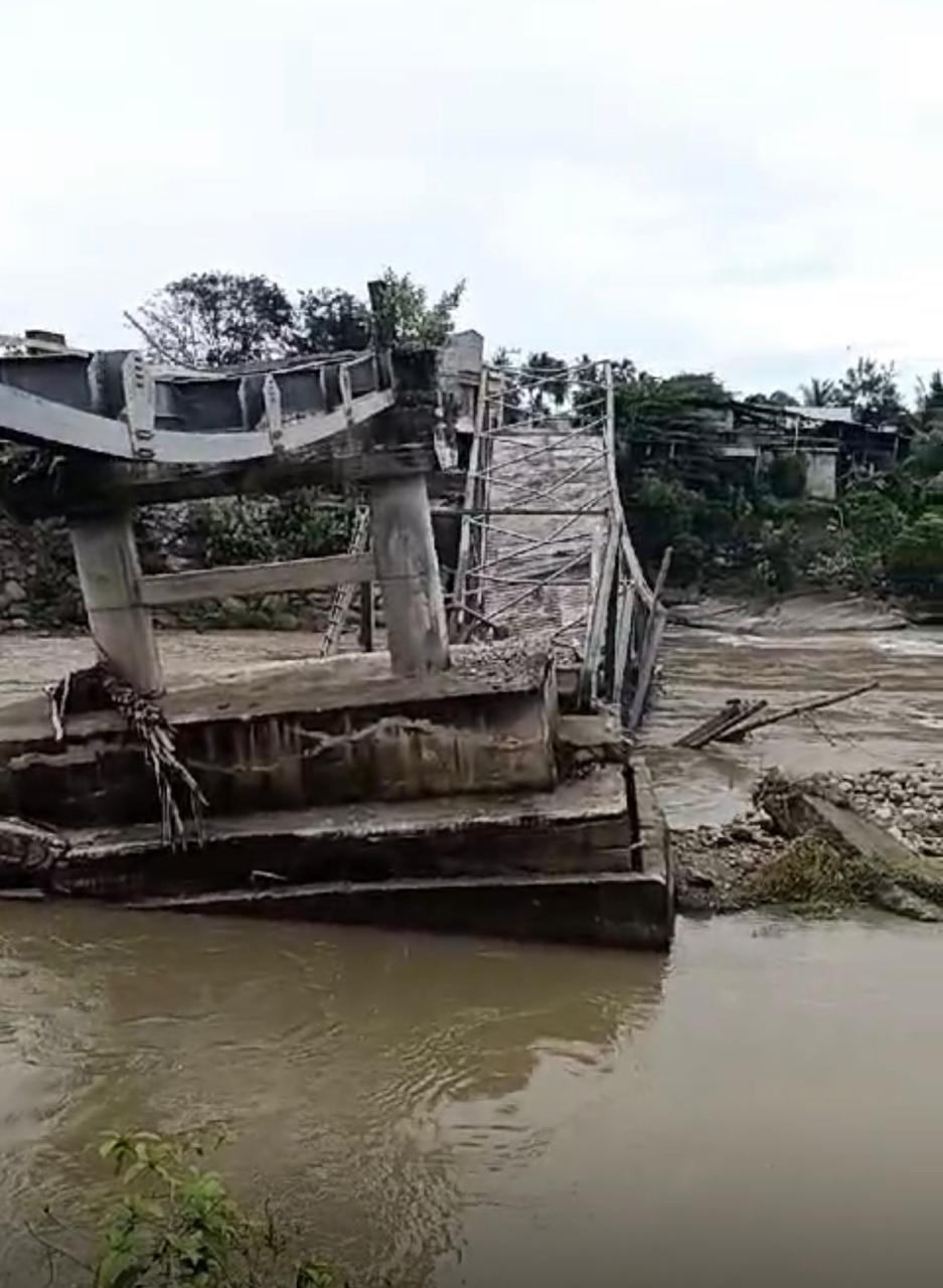 Jembatan Sawang Ambruk Dihantam Banjir