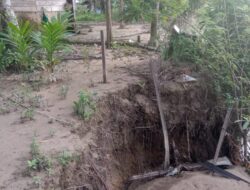 Sejumlah Rumah Warga Di Aceh Tamiang Terancam Amblas Ke Sungai