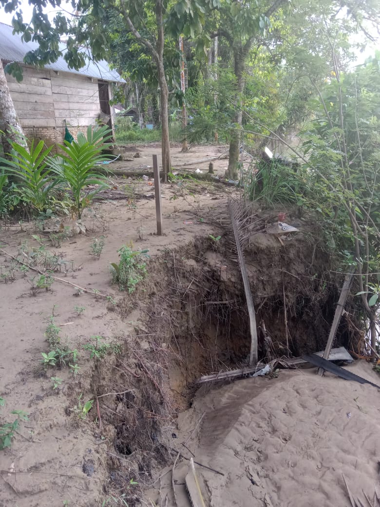 Sejumlah Rumah Warga Di Aceh Tamiang Terancam Amblas Ke Sungai