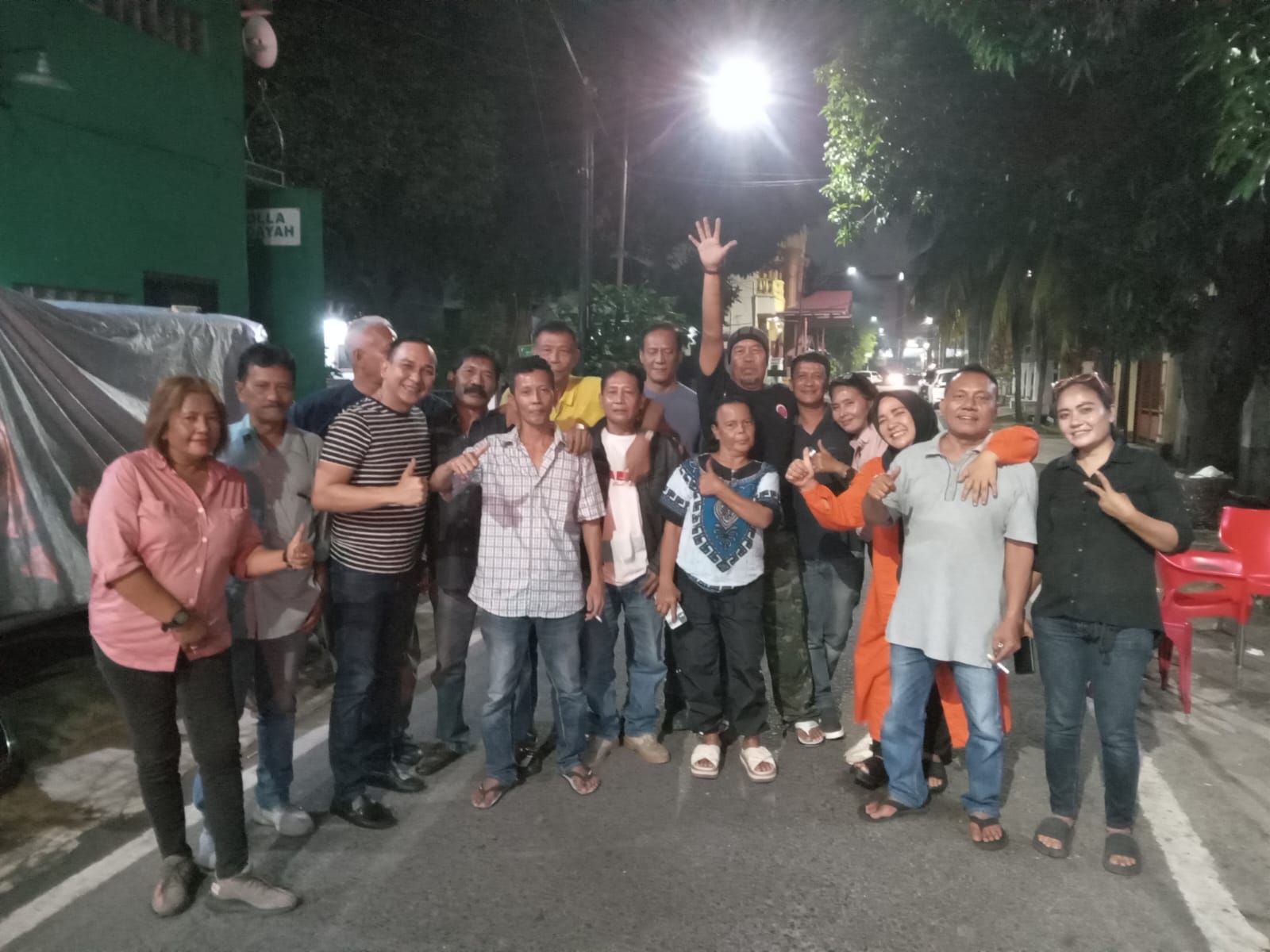 LADON Club Indonesia (LCI) menggelar silaturahmi menyambut datangnya Tahun Baru 2025, di Warkop Ladon Jl. Nusantara Medan, Selasa (31/12) malam. Waspada/ist