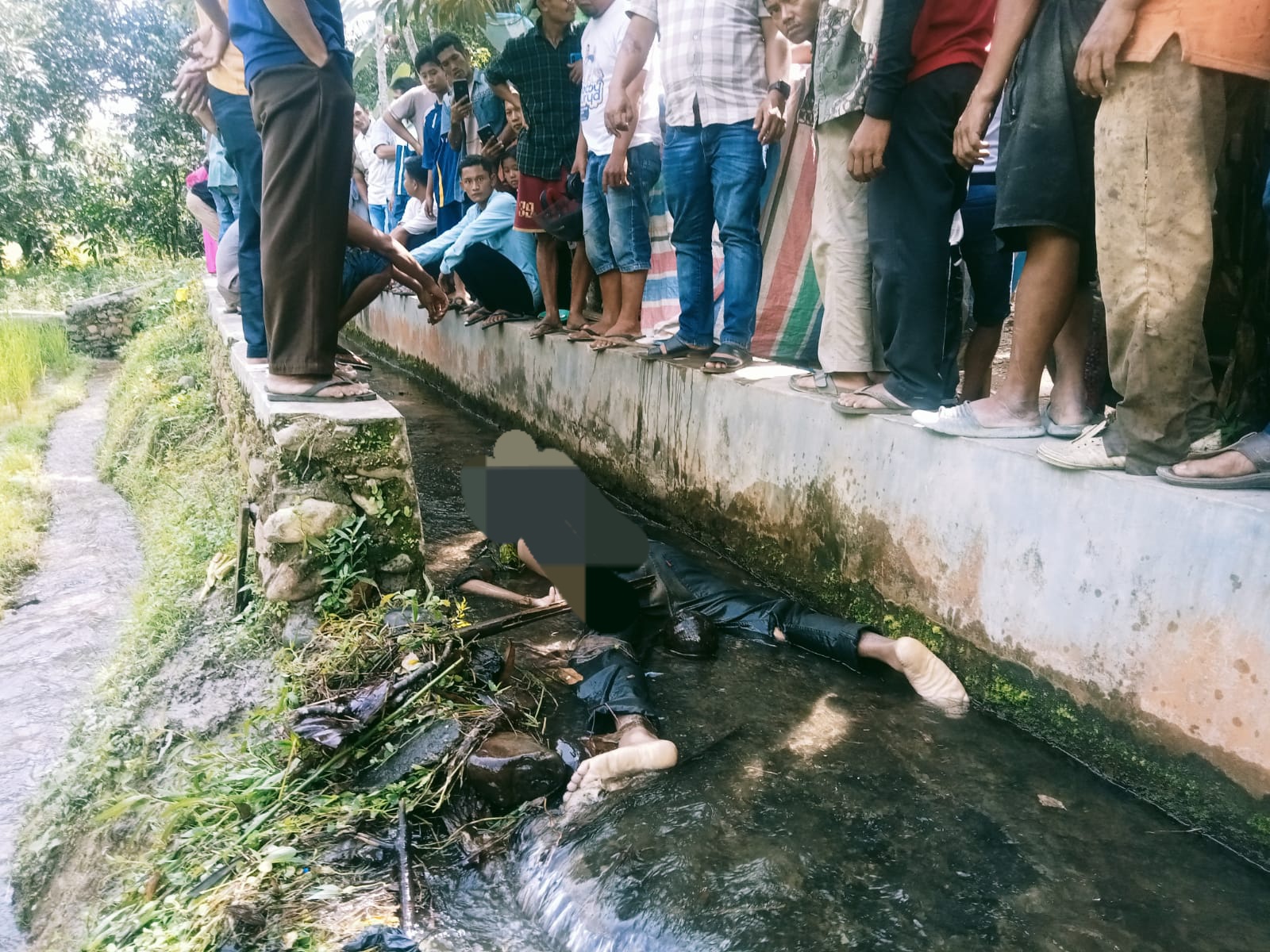 Warga Pagaran Bira Julu Dikejutkan Penemuan Mayat Di Saluran Irigasi