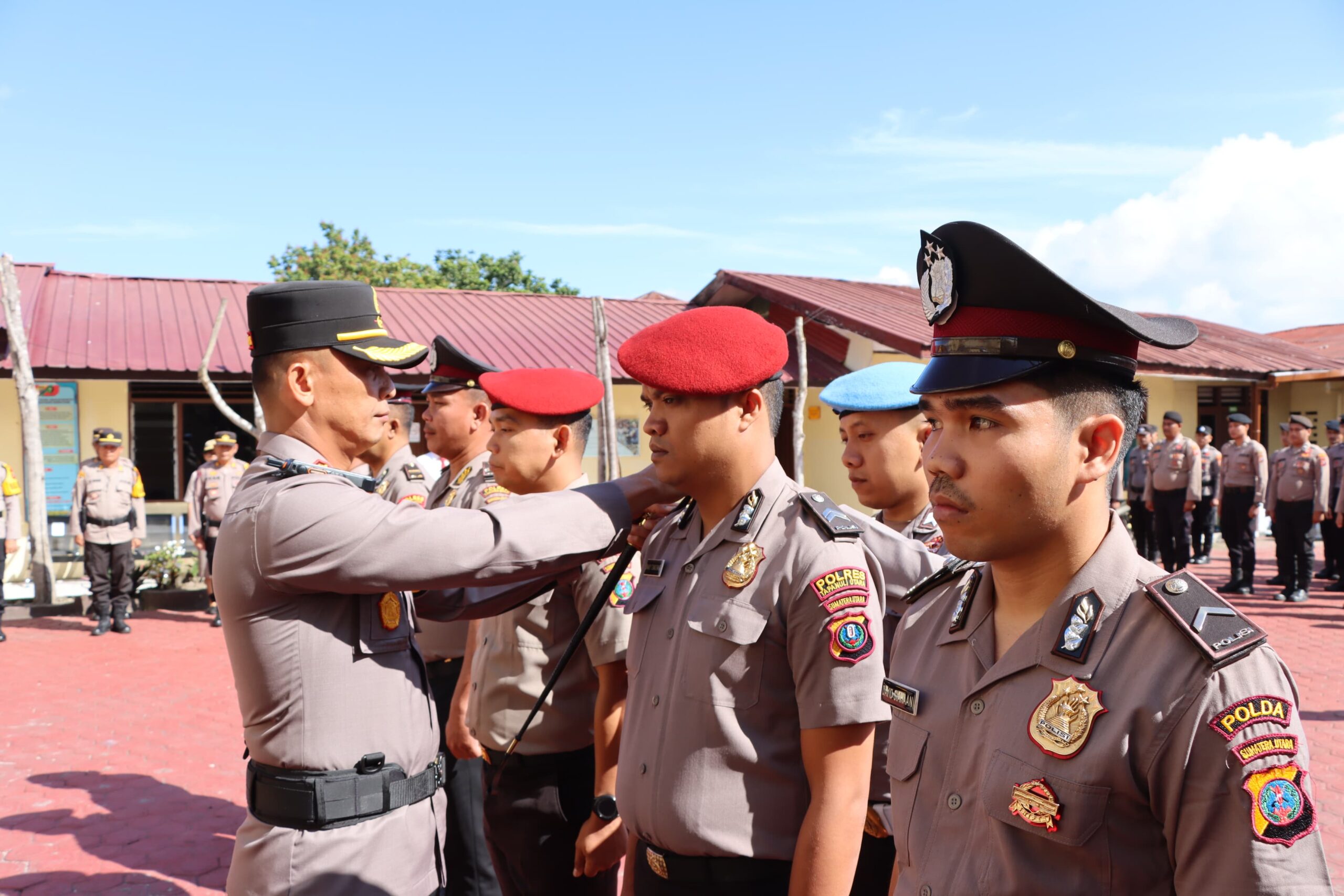 Kapolres Taput Pimpin Upacara Kenaikan Pangkat