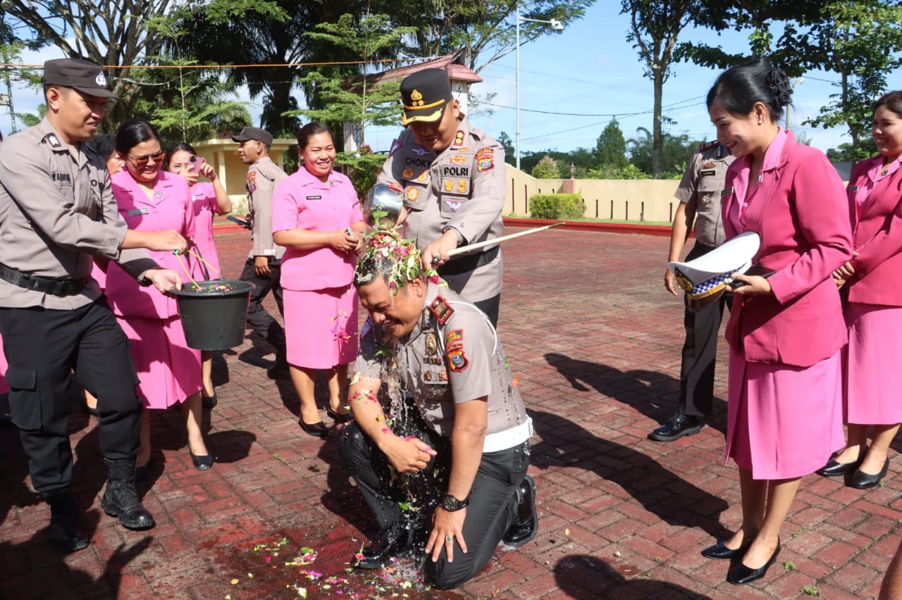 Polres Simalungun Laksanakan Upacara Kenaikan Pangkat Dan Purna Bakti