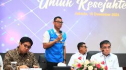 Direktur Utama PLN, Darmawan Prasodjo (kedua dari kiri) saat memaparkan terkait diskon tarif listrik 50% untuk rumah tangga dengan daya listrik 2.200 VA ke bawah pada periode Januari hingga Februari 2025.