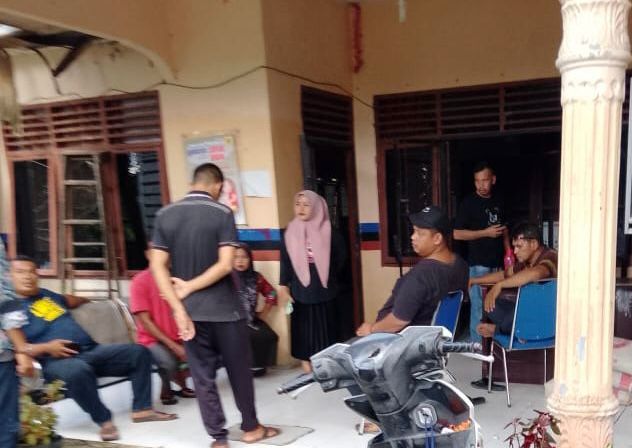 Perangkat Desa Bangai Labusel Datangi Kantor Desa Minta Gaji Dibayarkan