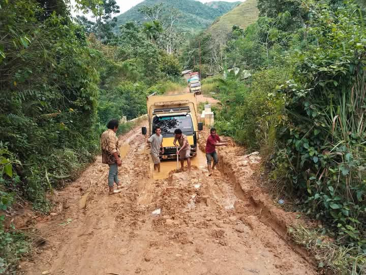 Kondisi Jalan Buruk, Kecamatan Leuser Agara Kian Terisolir