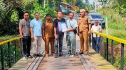 Rehab Jembatan Penghubung, Warga Berterima Kasih Pada PT. KIP