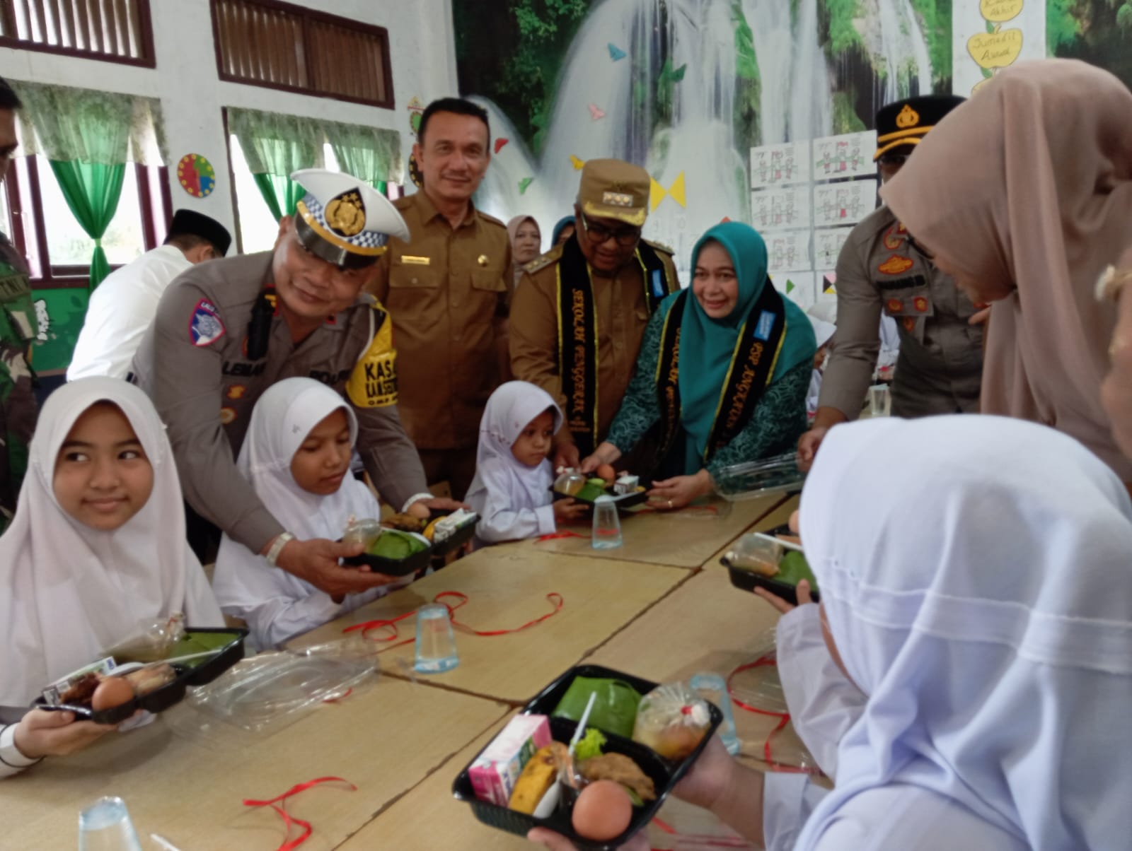 Murid Keluarga Miskin Dan Yatim Di Aceh Utara Ikut Program Makan Bergizi Gratis