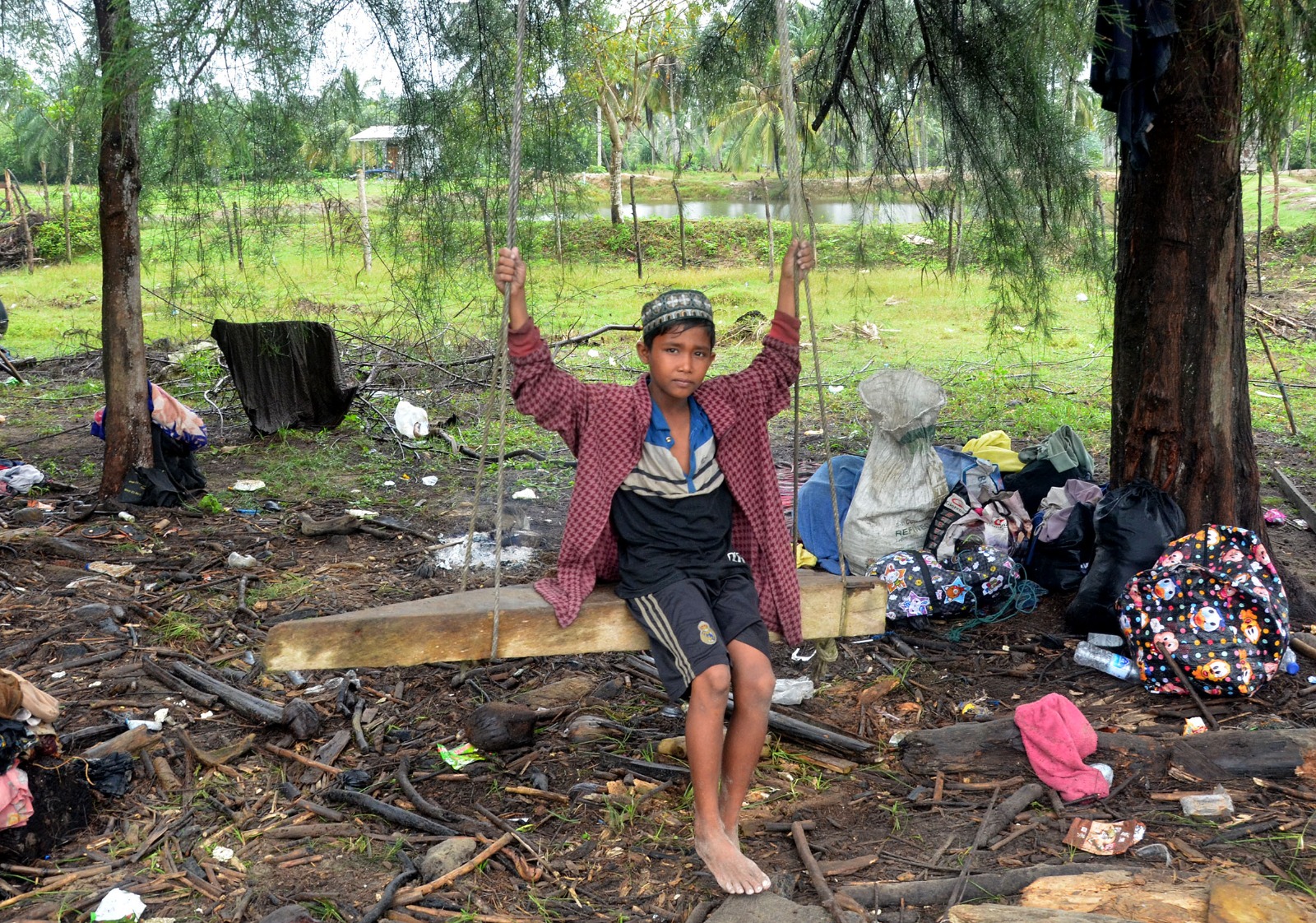 Ratusan Etnis Rohingya Dipindahkan Ke Camp Rawang