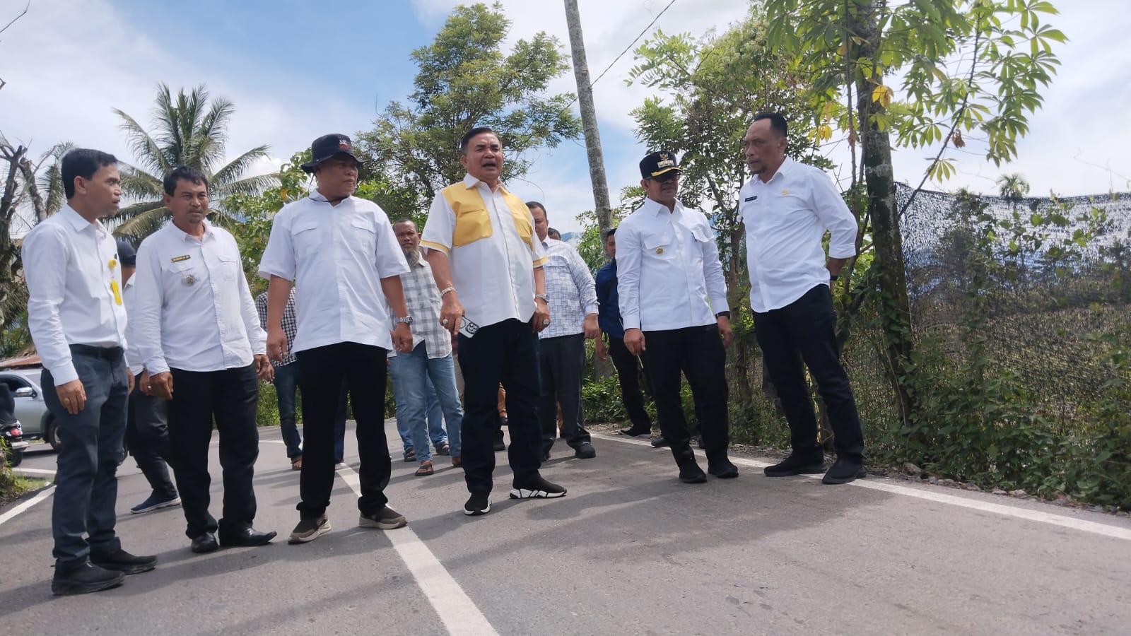 Pj Bupati Agara Tinjau Lokasi Pengaspalan Ruas Jalan