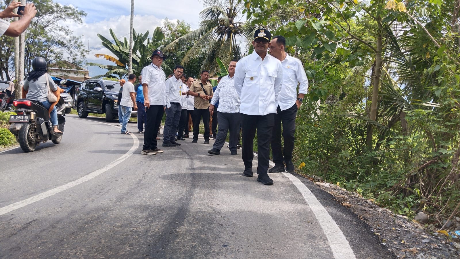 Pj Bupati Agara Tinjau Lokasi Pengaspalan Ruas Jalan