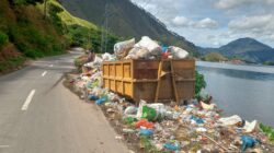 Bak Sampah Tak Diangkut, Tepi Pantai Silalahi Kumuh