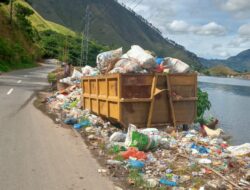 Bak Sampah Tak Diangkut, Tepi Pantai Silalahi Kumuh