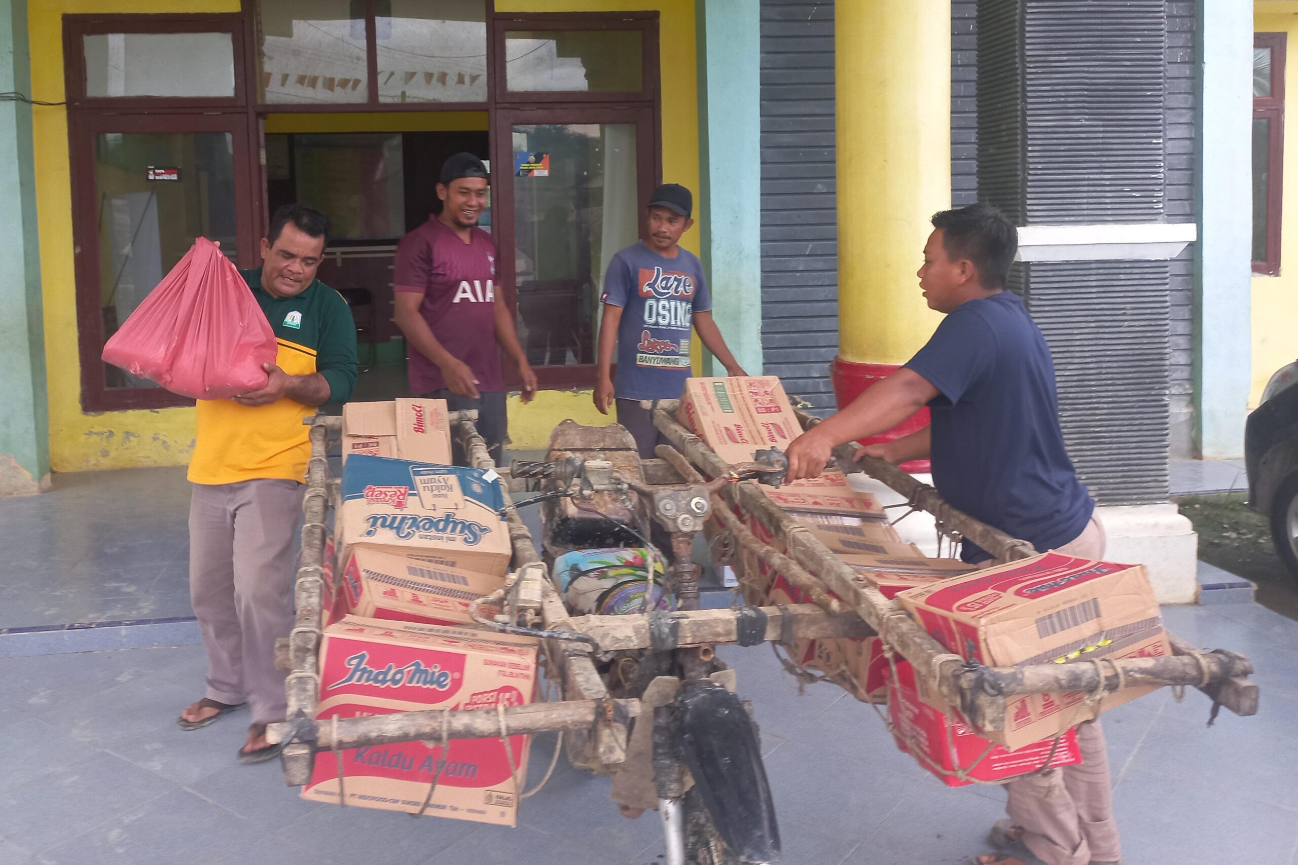 Pemerintah Kirim Bantuan Logistik Ke Lokasi Terdampak Banjir Di Peunaron