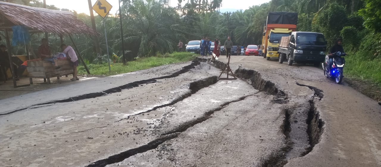 Jalan Bireuen-Takengon Longsor