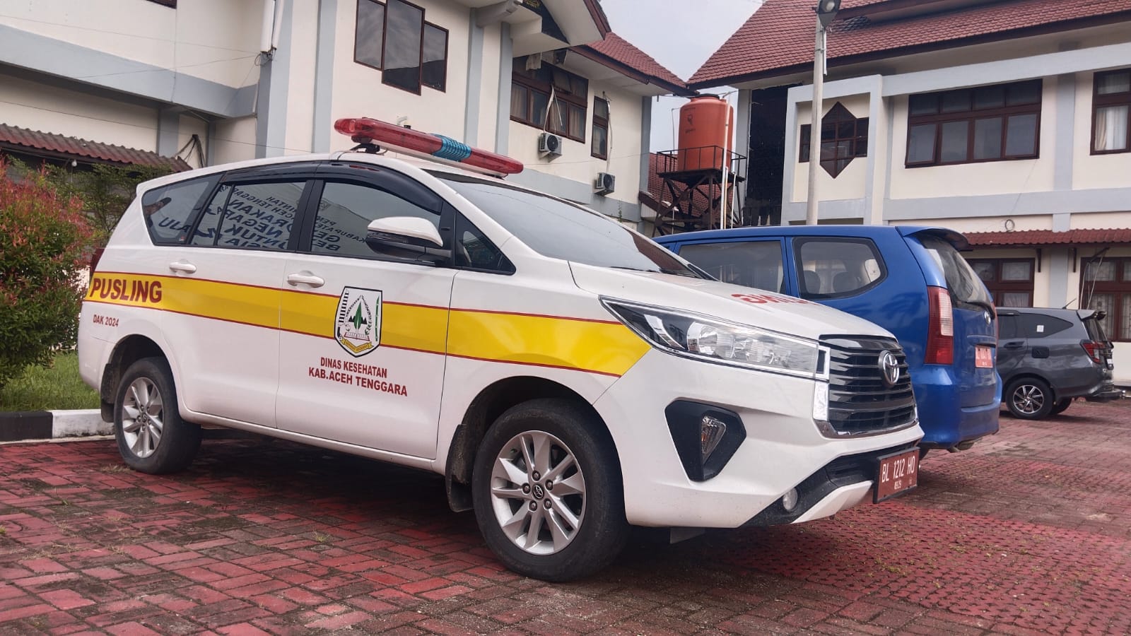 Inilah satu unit mobil ambulance Pusling saat serah terima ditolak oleh Pj Bupati Aceh Tenggara, Taufik ST. Waspada/Seh Muhammad Amin